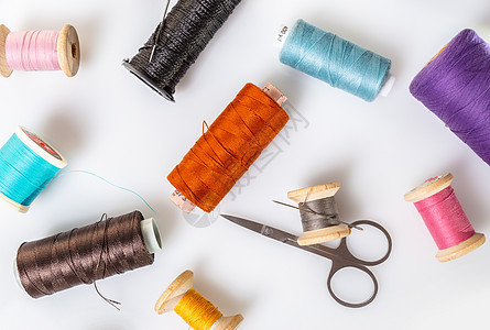 带彩色线条的圆圈织物针线活蓝色棉布木头维修工作纺织品筒管材料图片