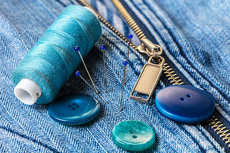 带按钮的蓝色线程纺织品别针维修裁缝配件衣服织物牛仔布工艺针线活图片