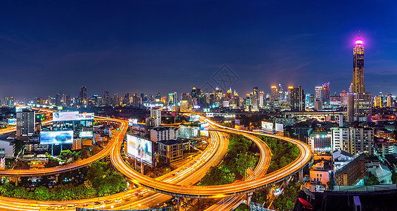 泰国曼谷市风景和夜里交通情况商业运输路口地标景观建筑学办公室车道天空街道图片