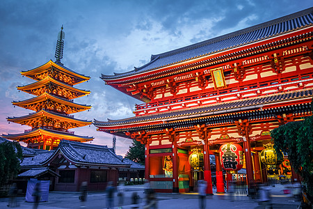 日本东京Sensoji寺庙Kaminarimon门和Pagoda旅行灯光宗教神社建筑学吸引力崇拜宝塔佛教徒城市图片