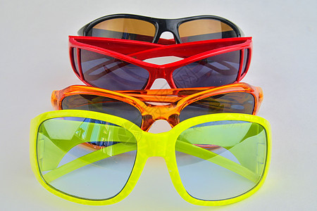 一套各种眼镜 适合女性和儿童的时尚太阳镜 白色背景上的眼镜集合眼睛小路奢华孩子女孩团体色调塑料孩子们光学图片