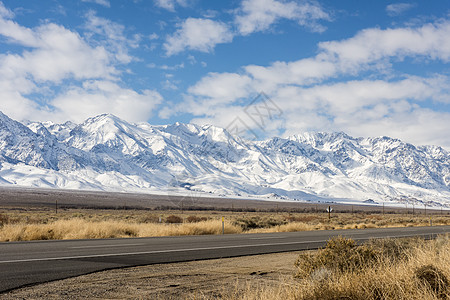 从395号高速公路到冬季的Sererras景象顶峰白色山脉季节性旅行爬坡寒冷天空季节图片