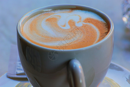 一杯白咖啡拿铁艺术照片奶油咖啡杯气泡泡沫香气勺子质量牛奶可可图片