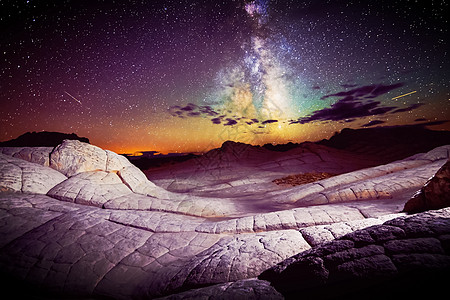 星星般的天空 挤奶的方式 长期暴露的照片 夜色风景星际松树星系蓝色永恒天际天文乳白色云杉箭矢图片