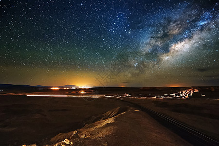 星星般的天空 挤奶的方式 长期暴露的照片 夜色风景箭矢星系天文乳白色宇宙旅行高山银河系夜空松树图片