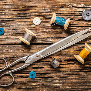 线和缝纫配件剪刀织物按钮工艺爱好剪裁裁缝木头卷轴蓝色图片