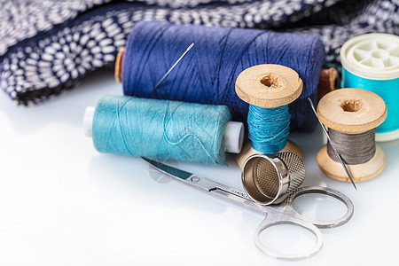 缝纫配件和凝块筒管工具棉布裁缝手工别针维修纽扣木头纺织品图片