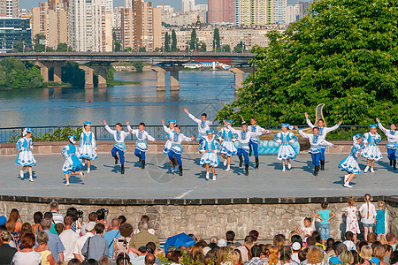 2016年7月20日 女孩和男孩的民俗舞蹈国家男人戏服文化红色木瓜历史舞蹈家白色刺绣图片