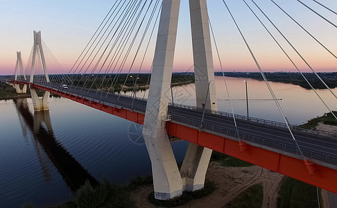河上美丽的桥 电缆上的桥是路道天空海岸城市天线景观建筑学建造场景日落地标图片