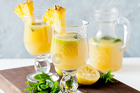 刷新菠萝果汁玻璃杯图片