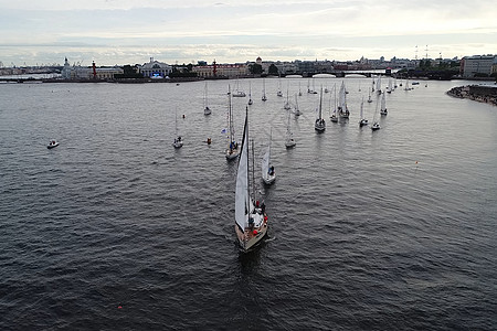 圣彼得堡游艇节 在河内小湾上游艇在河内游艇蓝色闲暇地平线团队新能源男生导航冲浪假期巡航图片
