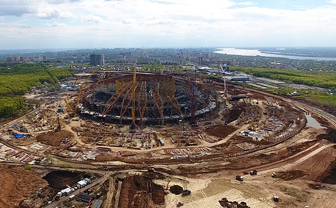 建造体育场的设备 a 运动场的建筑设备运动杯子工作工程公园活动金属城市蓝色机械图片