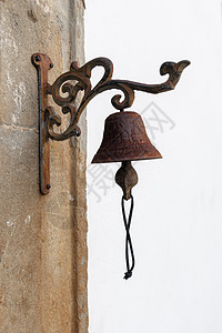 古老金属钟挂在石拱上钟声入口石膏黄铜房子顺口溜戒指警报细绳门铃图片