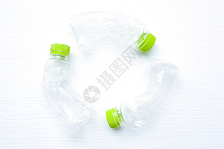 用于单独回收的空塑料水瓶 再生概念图片