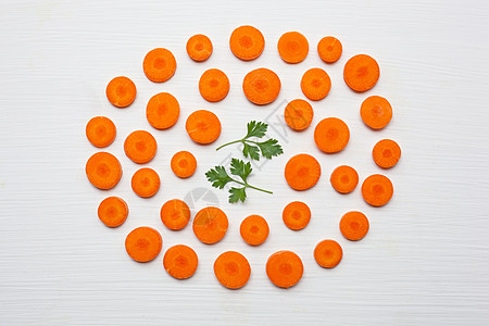 被切碎的胡萝卜片和欧斯利脱离了孤立立方体美食食物饮食橙子叶子水果芹菜萝卜洋葱图片