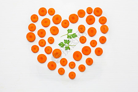 被切碎的胡萝卜片 心脏形状和鹦鹉叶橙子叶子饮食萝卜立方体芹菜水果食物美食洋葱图片