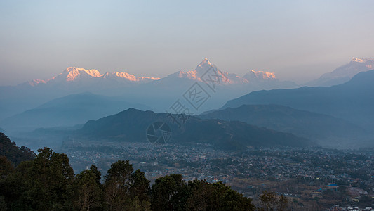 尼泊尔Sarangkot的日出视图图片