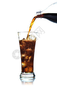 Cola正倒在白底的玻璃杯中饮料立方体果汁飞溅茶点餐厅液体反射食物玻璃图片