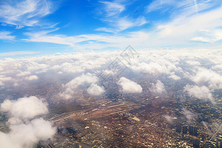 通过平面窗口的美丽的天空视图运输水分照片沉淀天气气候飞机晴天旅行阳光图片