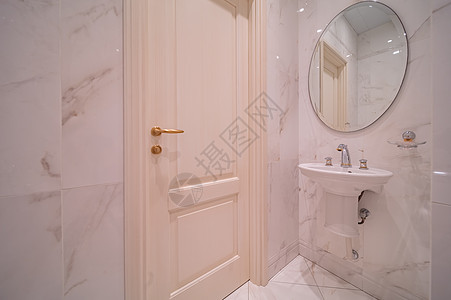 镜子和下沉管道卫生间风格奢华洗澡浴室盆地装饰龙头公寓图片