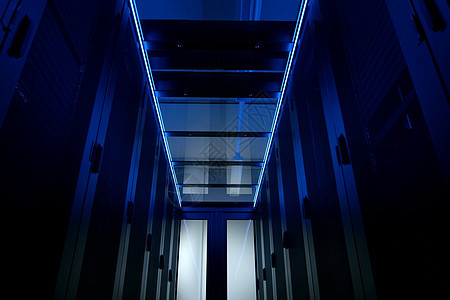 走廊是中心日期 墙壁在柜子里有服务器宽带电缆工作数据电脑布线基础设施电子互联网防火墙图片