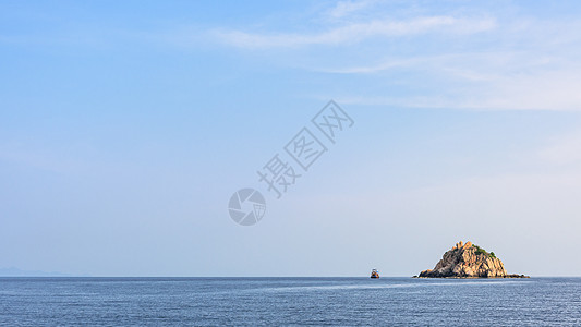 鲨鱼岛海底海景宽屏天空景点风景石头海滩潜点地平线海洋图片