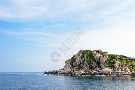 泰国高涛岛的鲨鱼角景点别墅海湾海景岩石天堂天空平房海滩热带图片