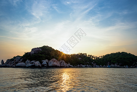 高涛岛佛点日落地平线潜水情调反射异国天空石头热带太阳橙子图片