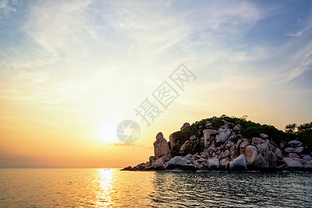 南园岛梦幻日落高涛岛佛点日落反射岩石地平线热带太阳风景石头海湾旅行情调背景