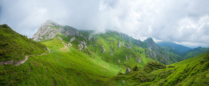 夏季天文山的全景顶峰山脉岩石公园晴天高山旅游树木远足天空图片