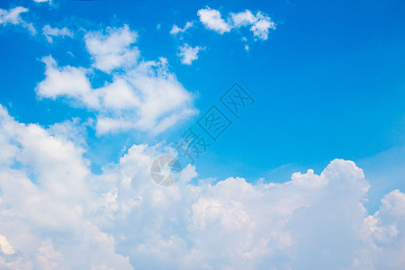 蓝色天空 有白色薄云图片