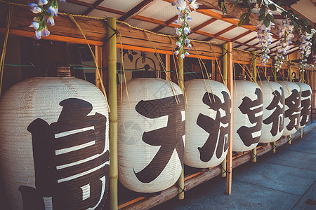 日本东京寺庙的纸灯灯图片