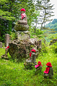 日本雕像地藏旅游石头神道历史苔藓地标宗教雕塑旅行背景图片