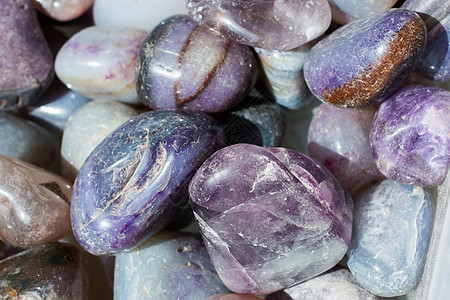 所看到的一组天然矿物质宝石玉髓珠宝岩石玫瑰石英绿色烟晶玫瑰矿物学矿物石头图片