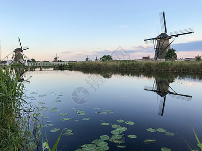 Kinderdijik风车草地运河戏剧性遗产风景天空地标环境溪流生态图片
