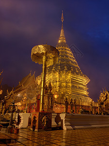 寺庙和塔寺是泰国北部山上美丽的文化景点 在泰国北部山区地标佛教徒建筑艺术宗教崇拜宝塔游客旅游佛塔图片