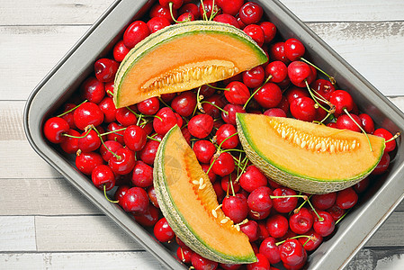 蜜甜瓜和樱桃水果红色树叶季节甜点健康饮食食物黄色营养绿色图片