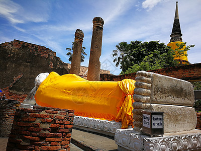 美丽的泰国庙宇 塔寺和佛典金子建筑学文化雕塑名胜佛像冥想旅行古董睡眠图片