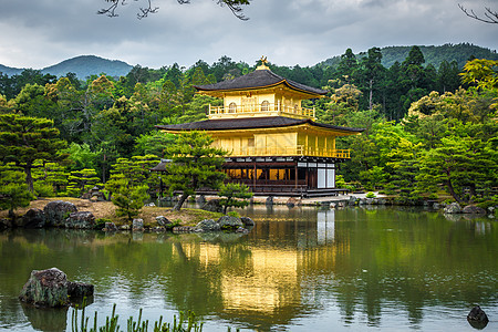 日本京都Kinkakuji金殿花园建筑学佛教徒旅行历史性寺庙地标宗教公园池塘图片