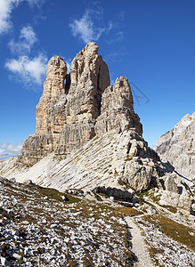 多洛米山脉地貌农村远足假期旅行晴天天空风景岩石旅游顶峰图片