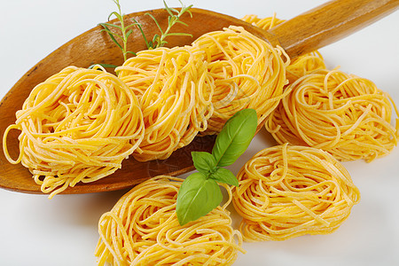 意面意大利面的捆包小菜黄色美食面条迷迭香伴奏食物草本植物图片