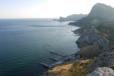 深黑海岸上美丽美丽的山峰高高海湾场景天空风景岩石海滩旅行假期支撑半岛图片