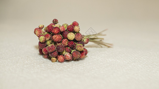 野草莓布束图片