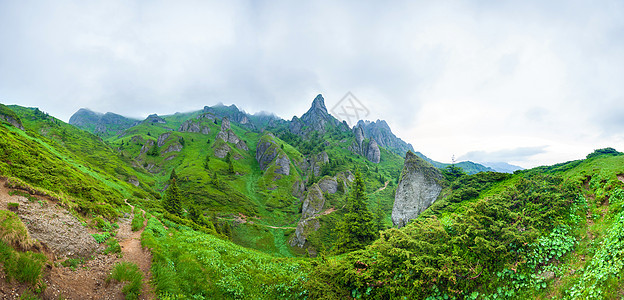 夏日去雪库卡斯山码头的劫匪晴天公园顶峰森林旅游树木天空全景旅行远足者图片