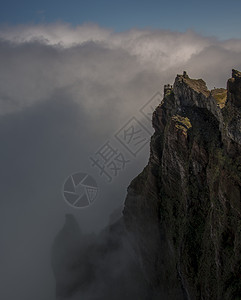 在马吉拉岛的皮科阿列罗 上人们的观点远足顶峰地层山脉旅游小路爬坡侵蚀天空石头图片