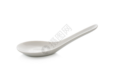 白色背景汤的白空陶瓷勺子图片