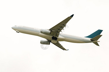 在白色背景下起飞后 飞机在上空飞行航空商业航班技术旅游天空速度航空公司空气客机图片