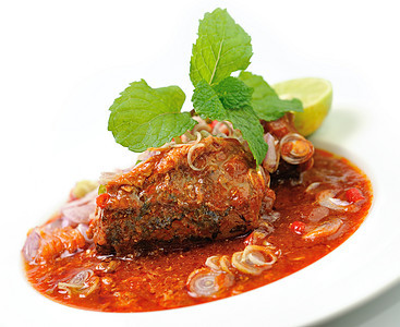 番茄酱罐头鱼中的辣椒沙丁鱼 Yum thai食品风格营养产品香气贮存早餐食物美食午餐罐头小吃图片