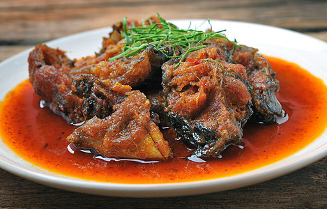 咸食辣椒鱼烹饪海鲜盘子食物油炸美食午餐草本植物香料餐厅图片