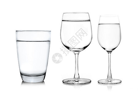 白色背景上隔绝的玻璃水水晶液体空白杯子饮料图片